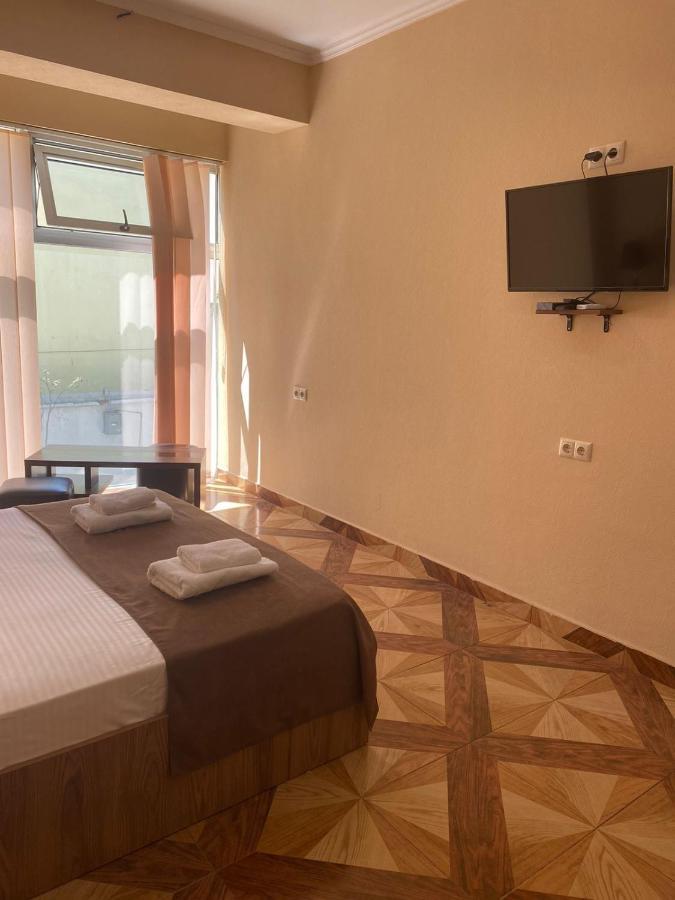 Hotel Saburtalo Roni Tiflis Exterior foto